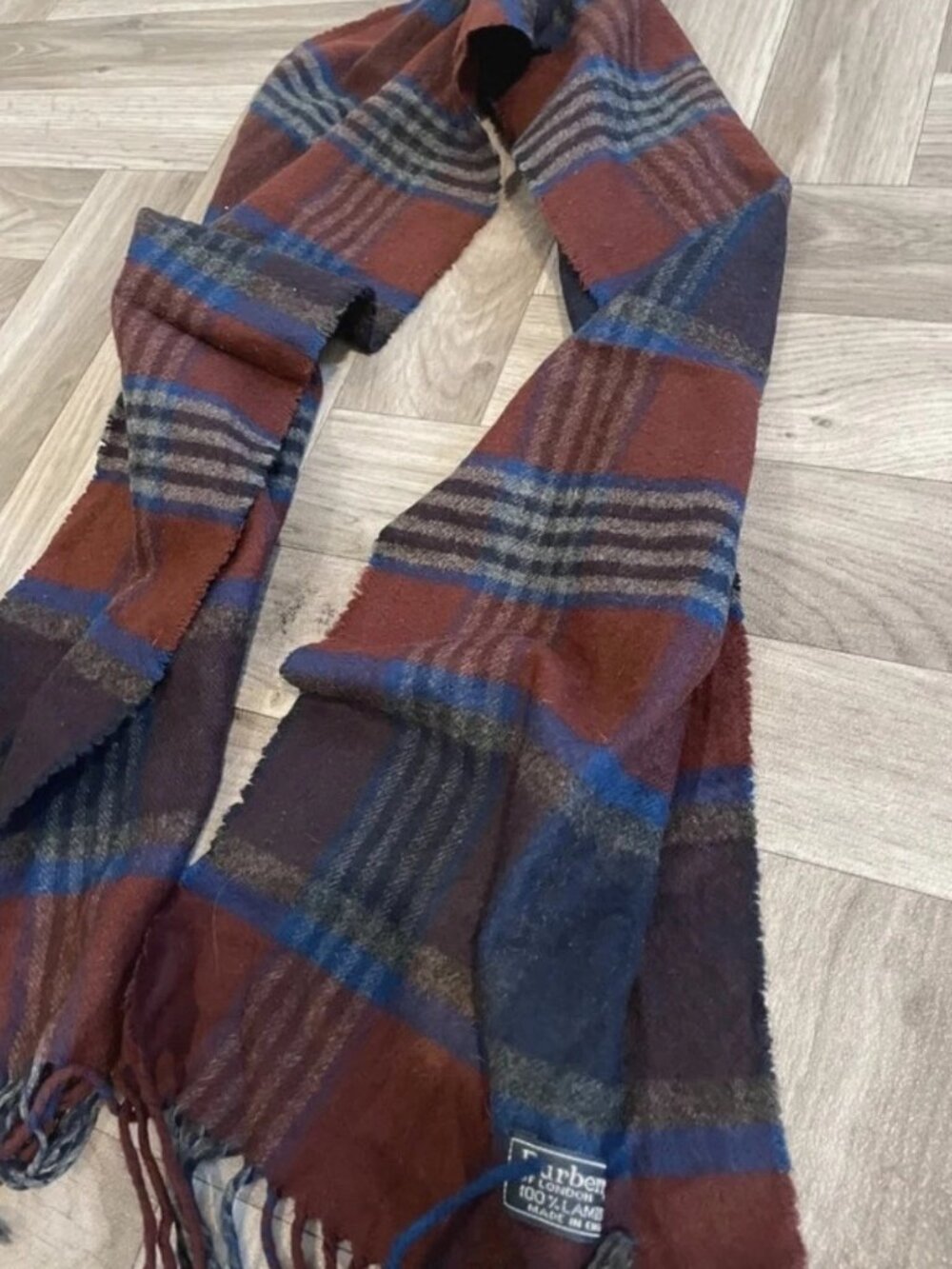 Burberrys of London 100% Lambswool vintage Scarf Made in England Blue burgundy